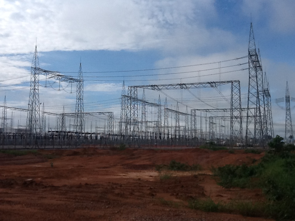 Départ de la ligne à haute tension de Porto Velho - vers São Paulo (2 400 km)